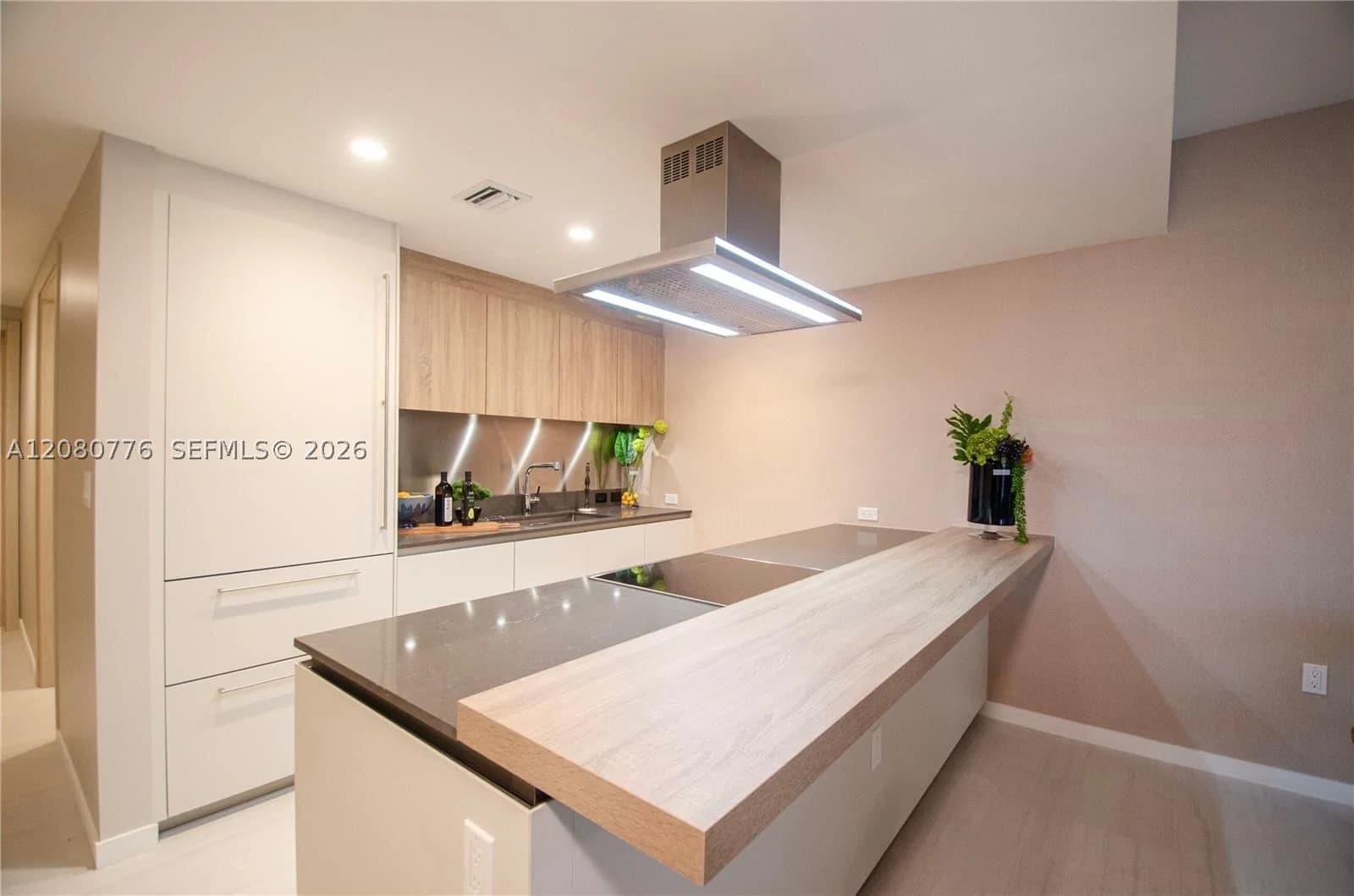 2-bedroom Condo — 1000 Brickell Plz #4207, Miami, FL 33131