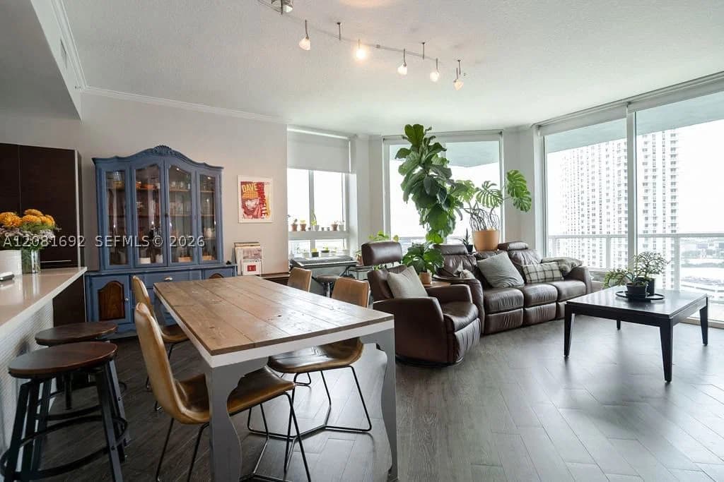 QUANTUM ON THE BAY CONDO — ilan fotoğrafı