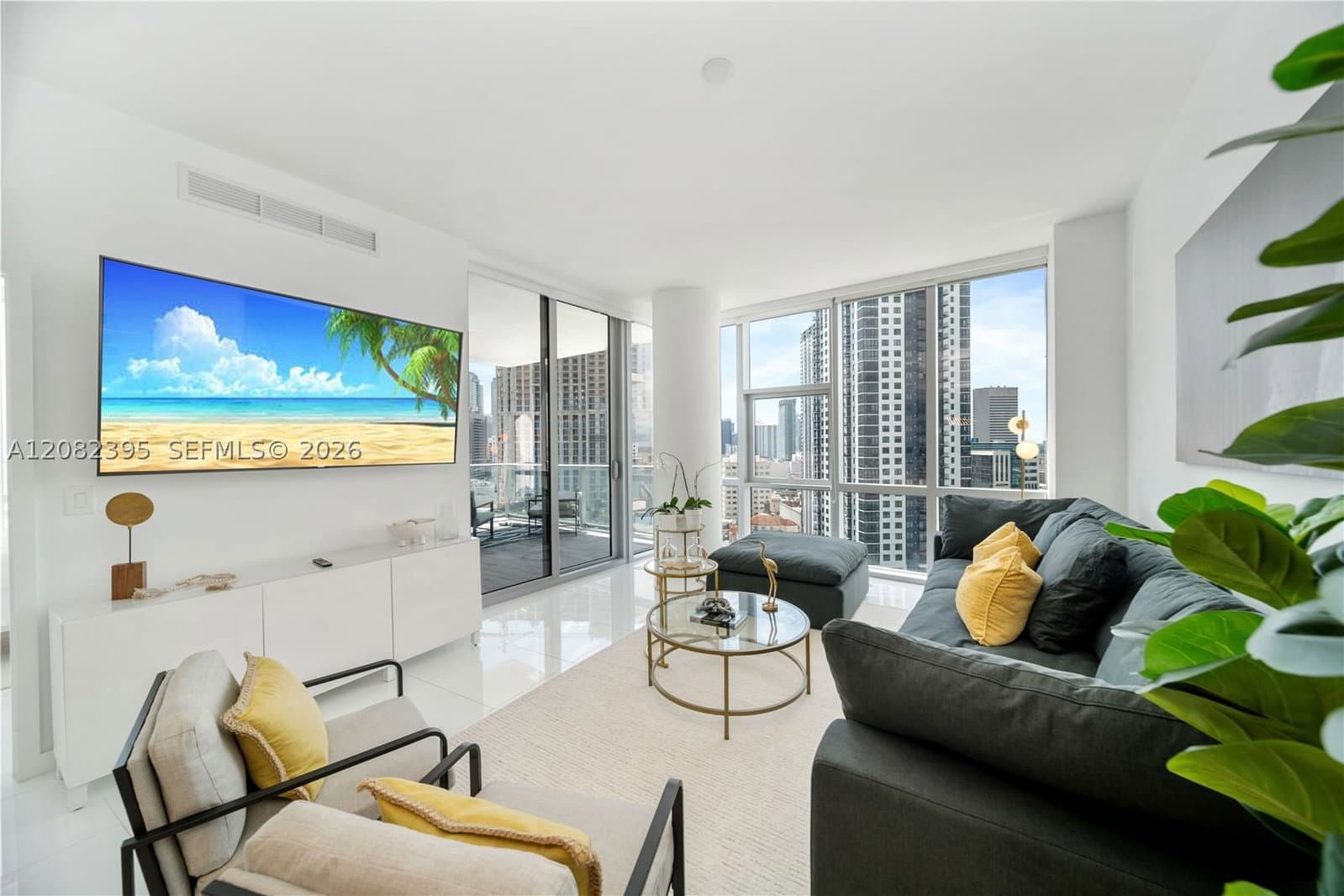 3-bedroom Condo — 851 1st Ave #2011, Miami, FL 33132