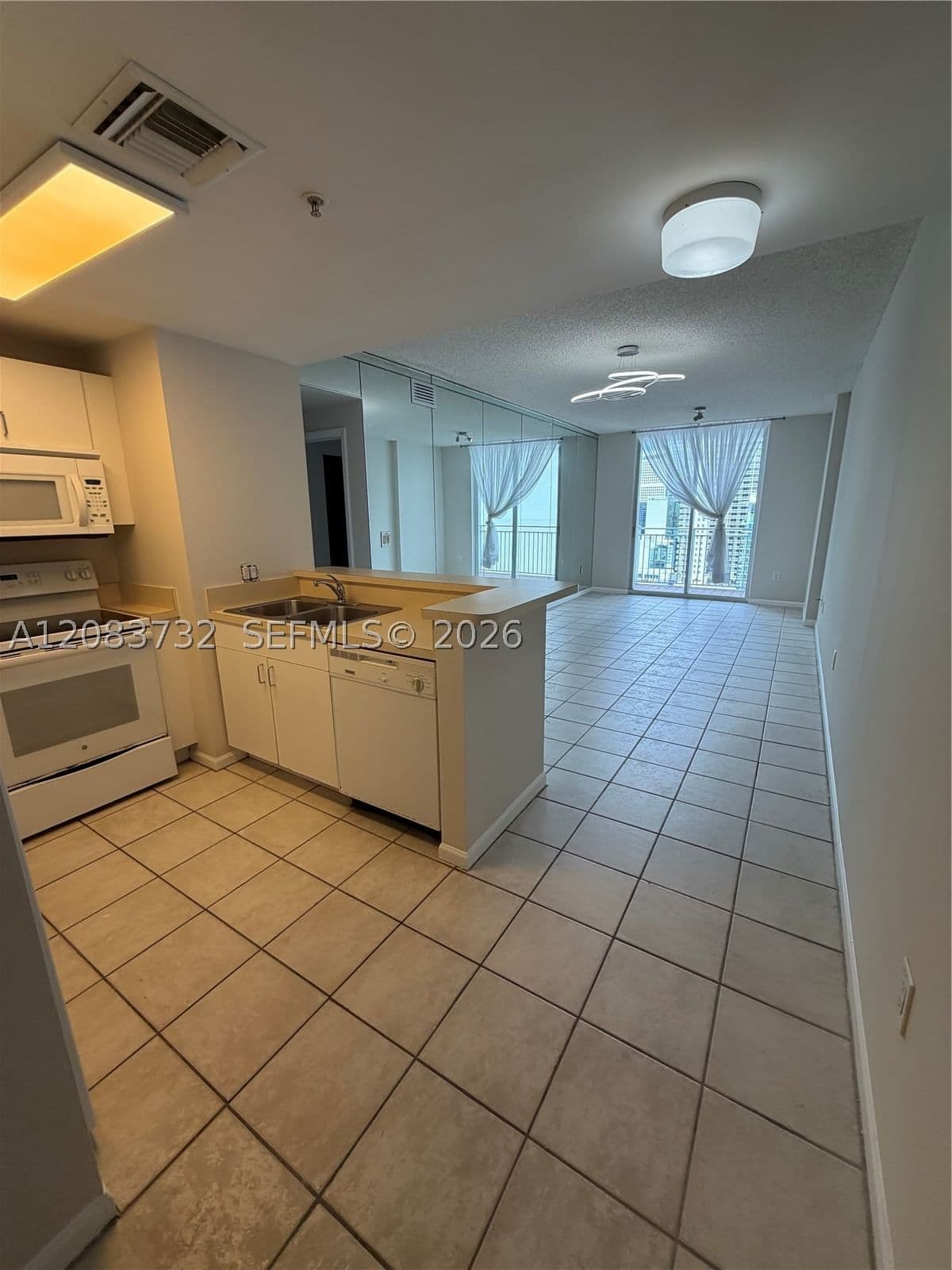 1+1 Condo — 185 14th Ter #2512, Miami, FL 33131