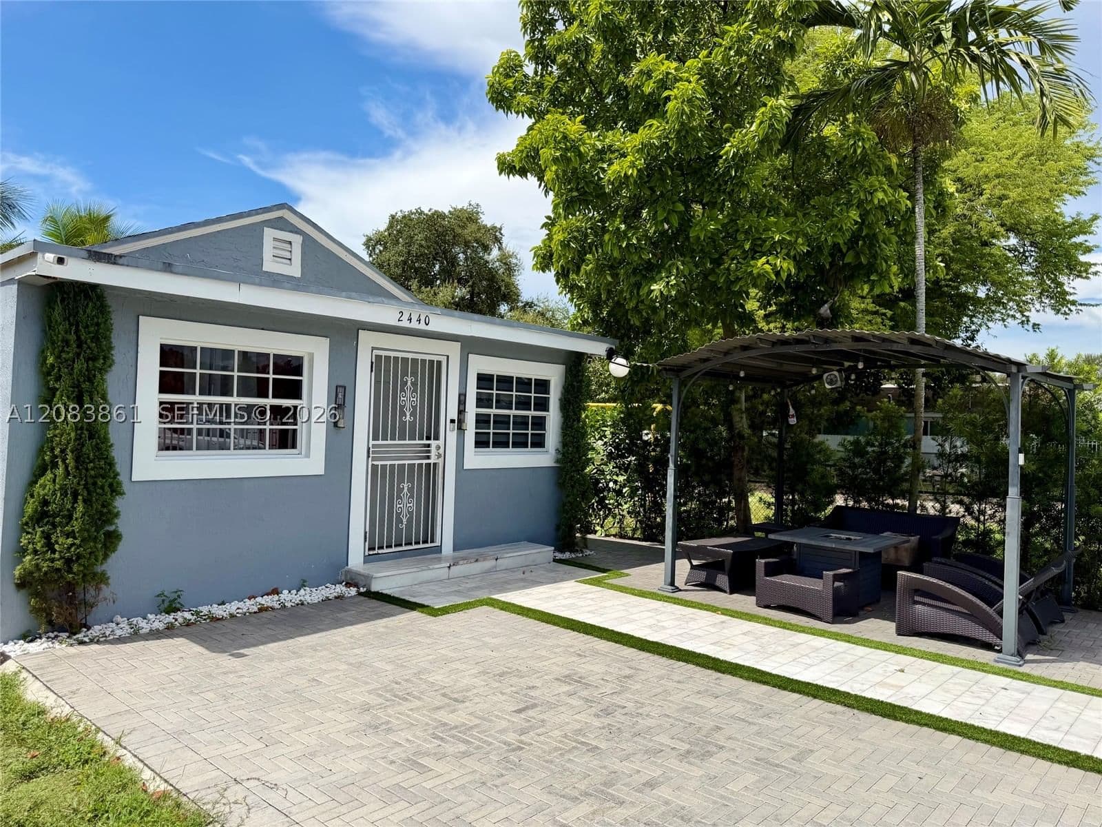 3+1 Müstakil ev — 2440 57th St, Miami, FL 33142