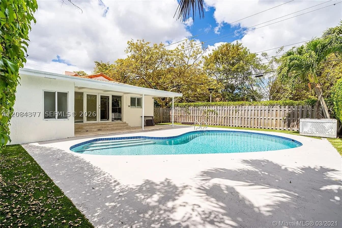 3+1 Müstakil ev — 375 20th Rd #1, Miami, FL 33129