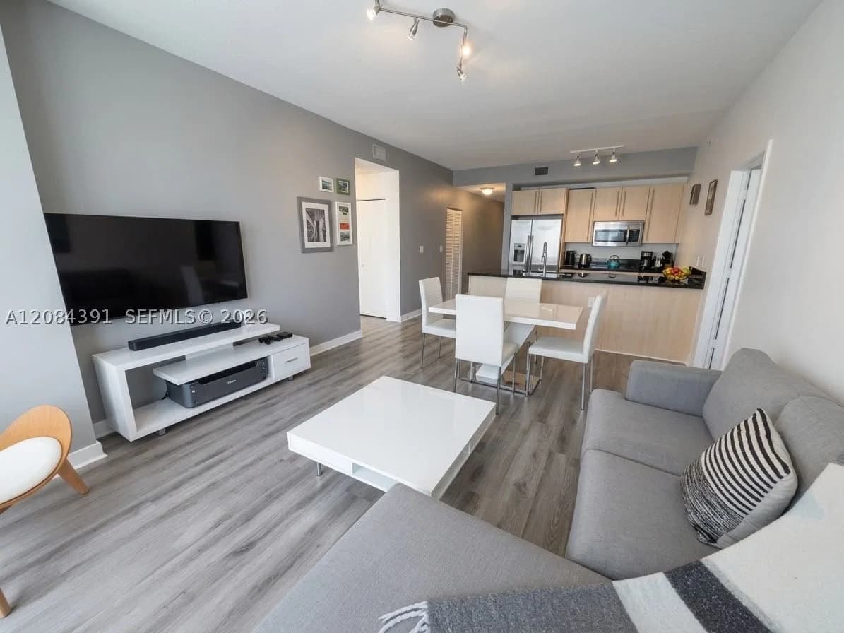 2-bedroom Condo — 79 12th St #2410-S, Miami, FL 33130