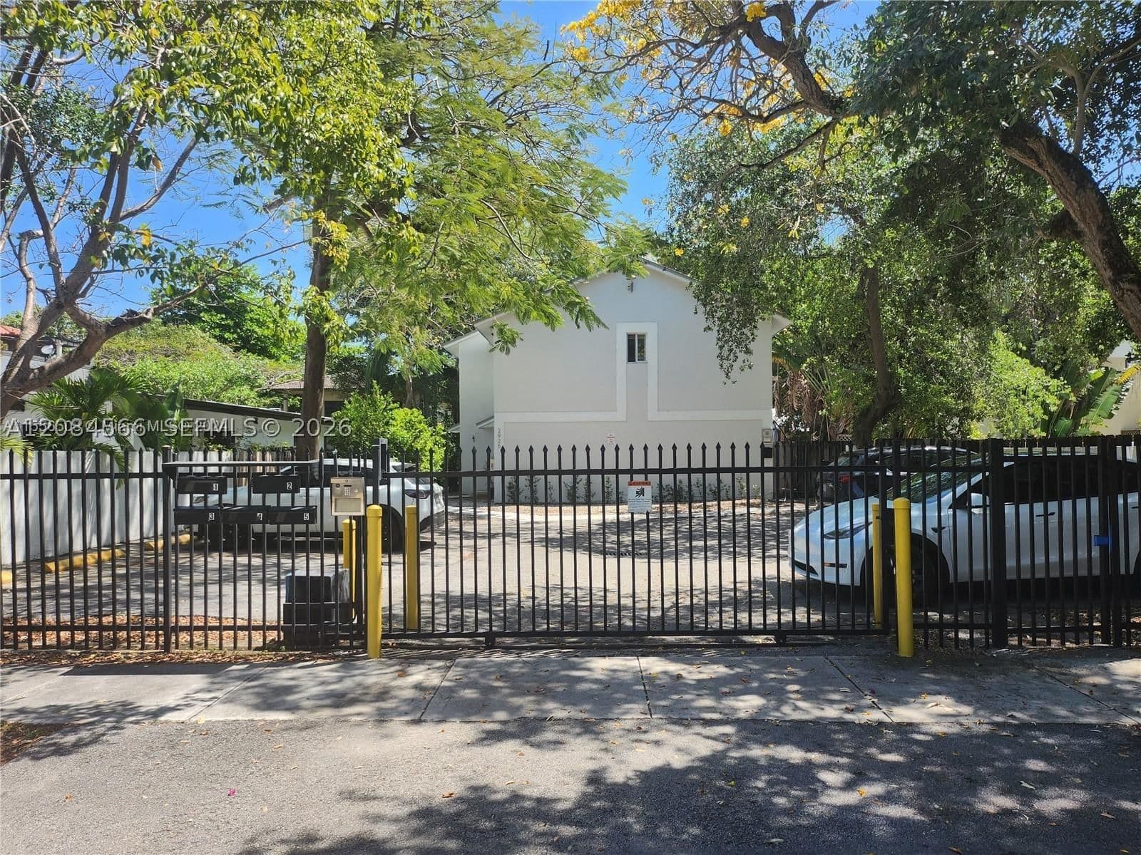 2+1 Townhouse — 2925 Center St #5, Coconut Grove, FL 33133