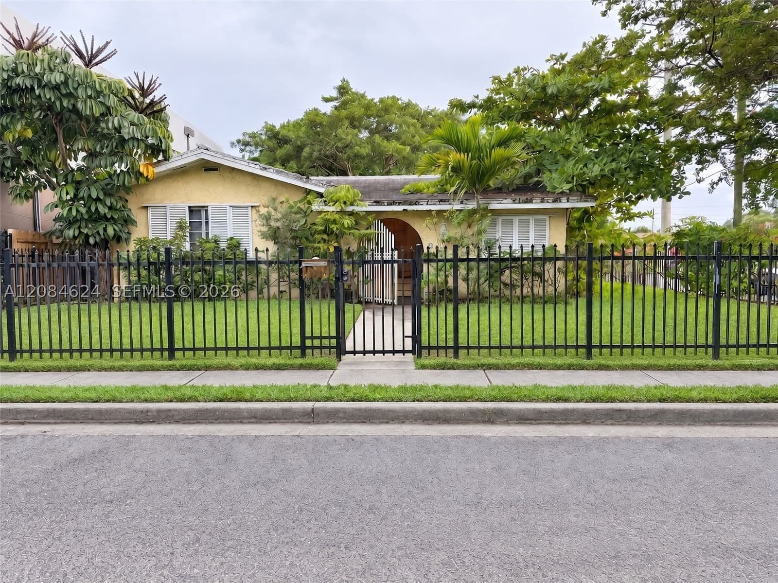 4+1 Müstakil ev — 298 48th St, Miami, FL 33127