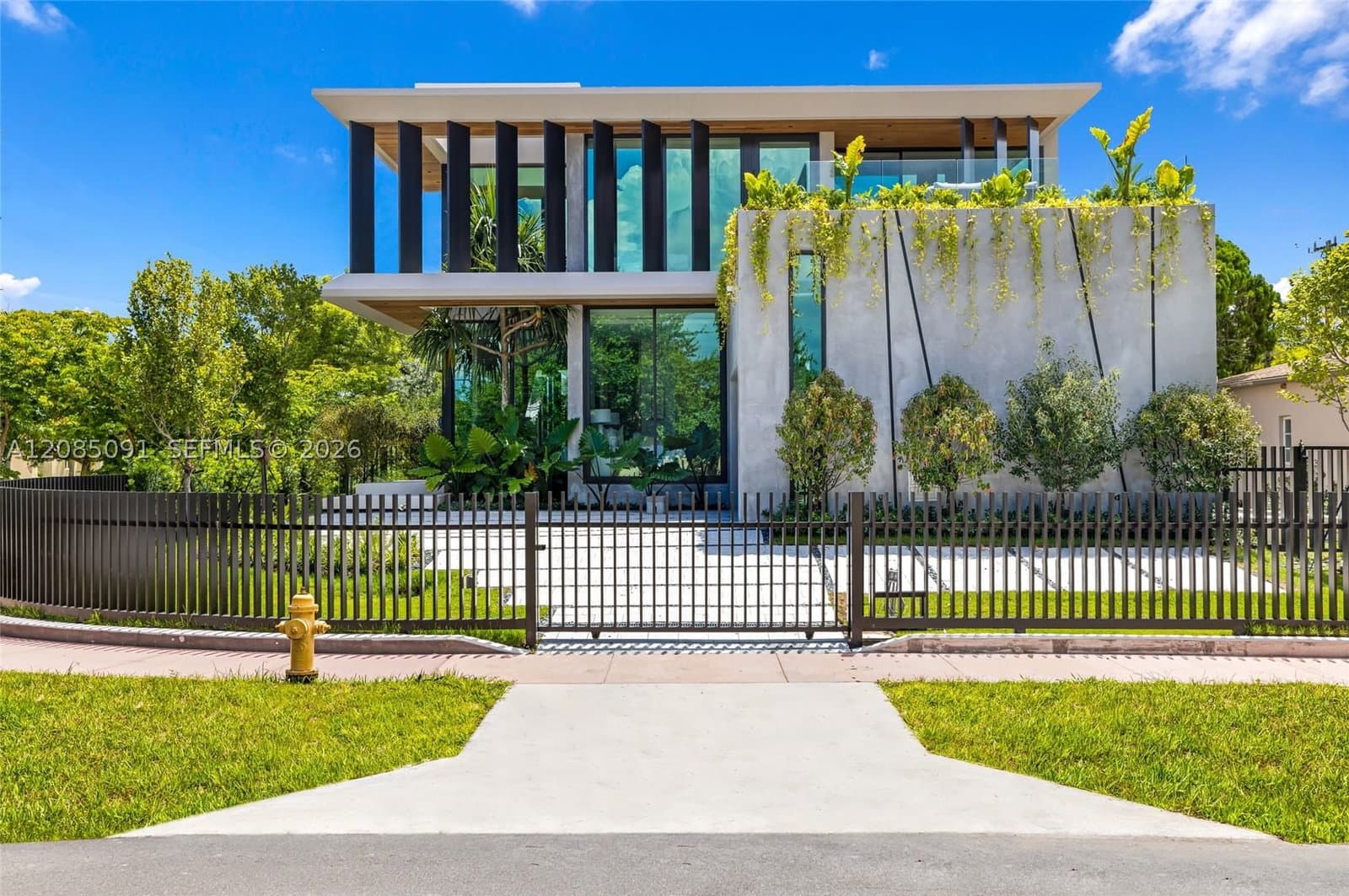 6+1 Müstakil ev — 4940 Cherokee Ave, Miami Beach, FL 33140