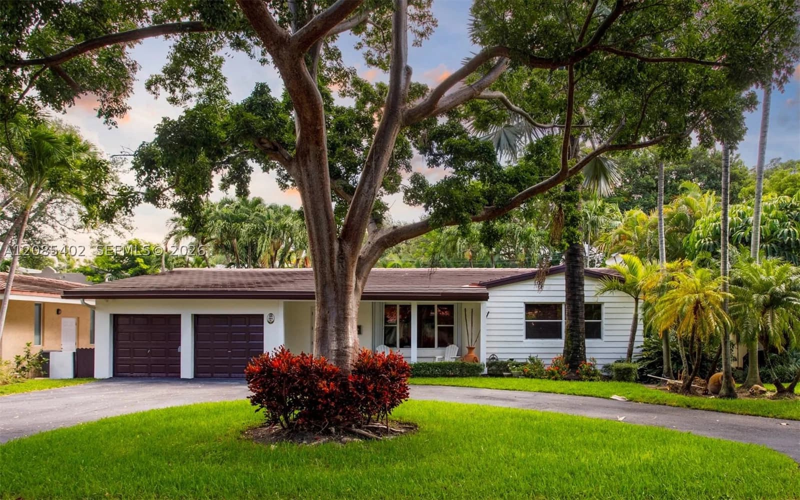 3+1 Müstakil ev — 921 Alava Ave, Coral Gables, FL 33146