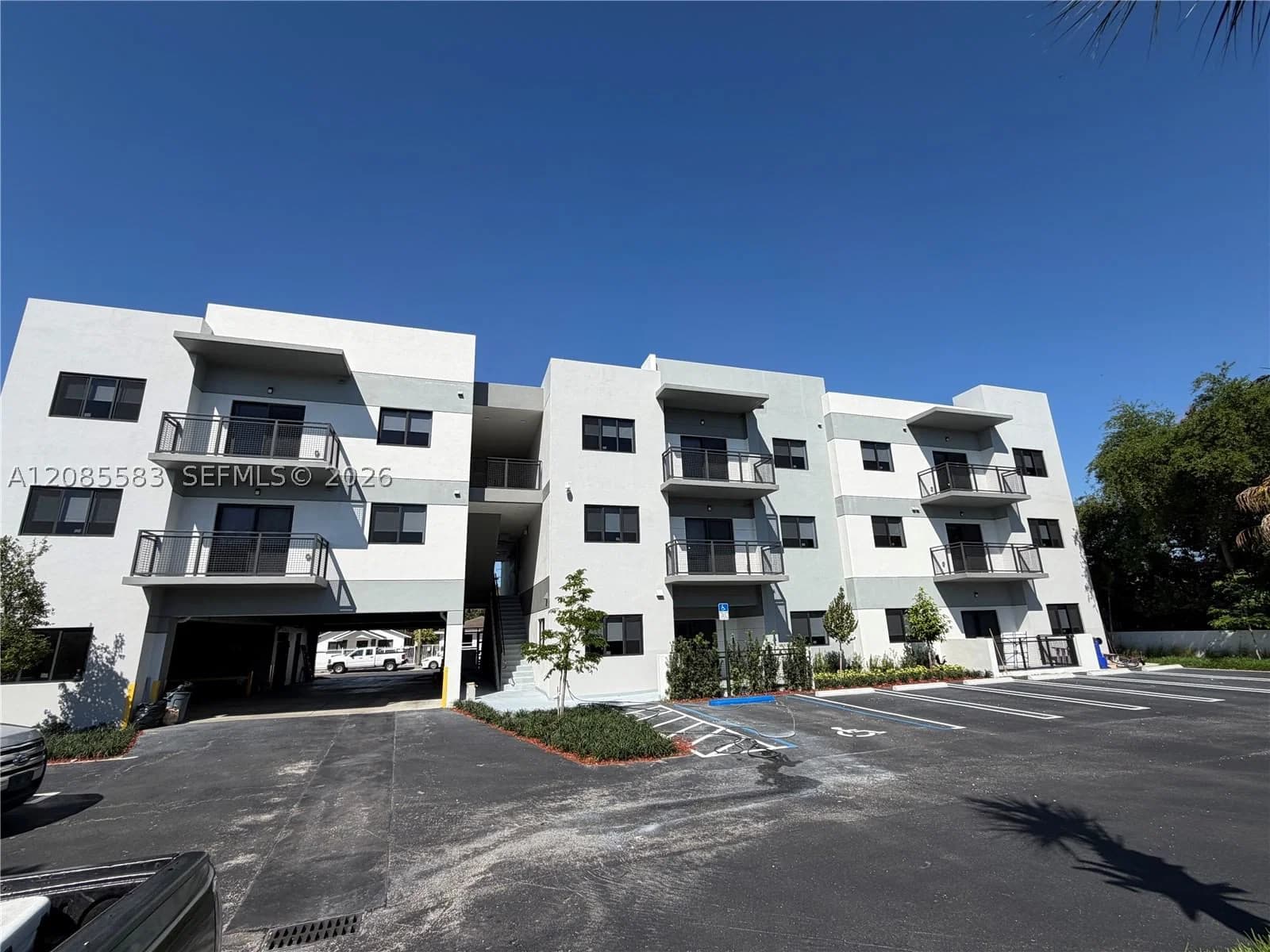 2+1 Mülk — 2641 24th Ct #301, Miami, FL 33142