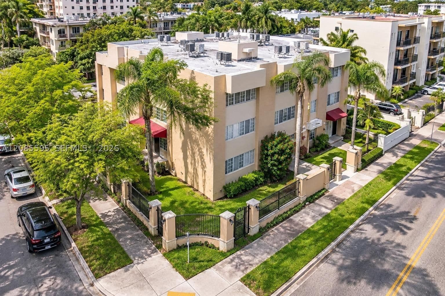 2+1 Condo — 300 Madeira Ave #304, Coral Gables, FL 33134