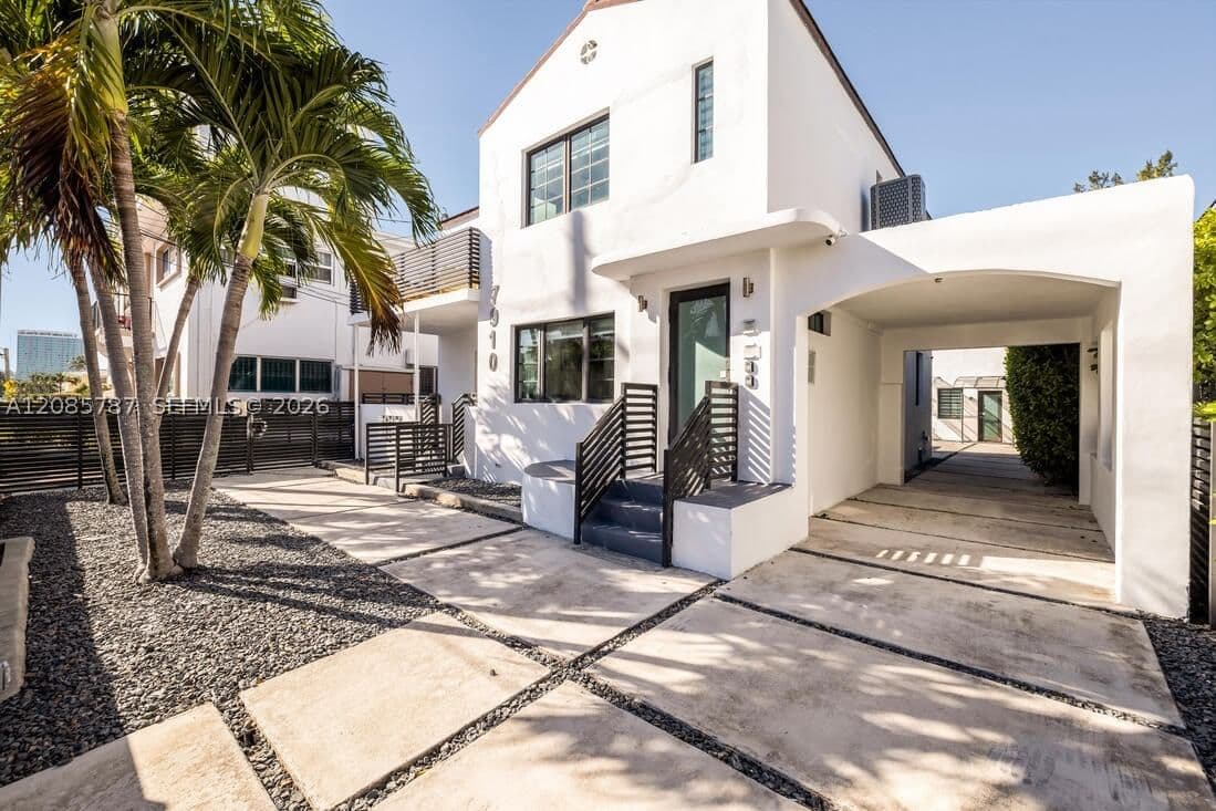 Mülk — 7910 Byron Ave, Miami Beach, FL 33141