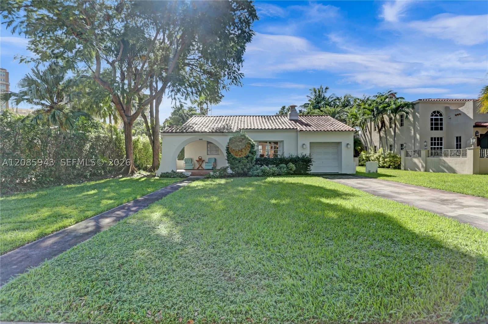 2+1 Müstakil ev — 2214 Segovia Cir, Coral Gables, FL 33134