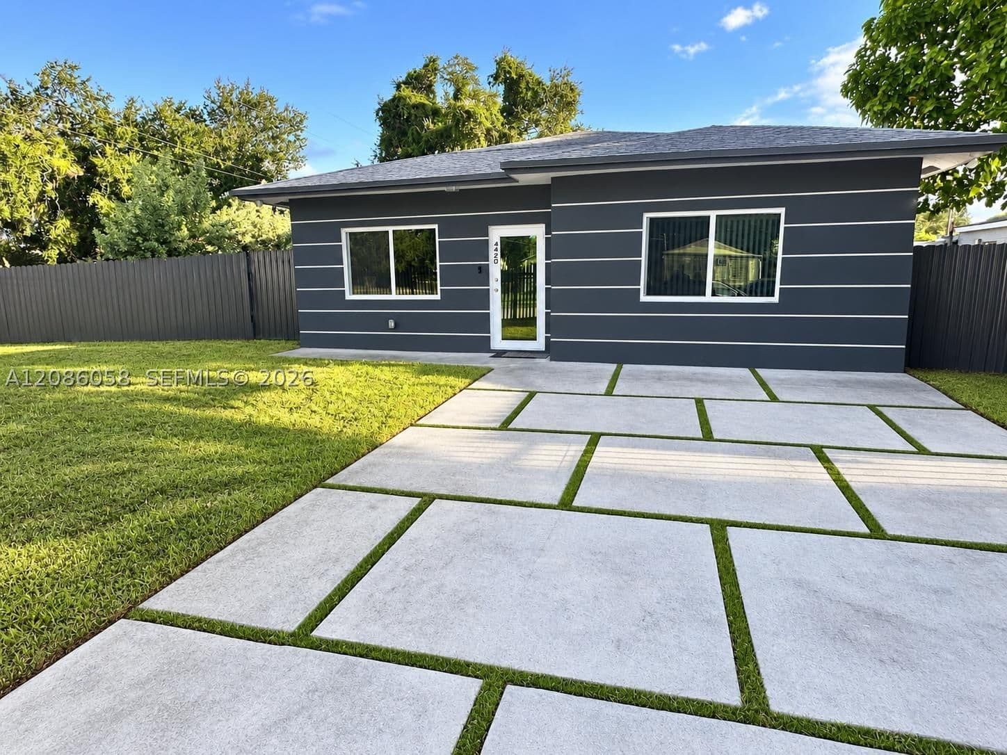 3+1 Müstakil ev — 4420 30th Ave, Miami, FL 33142