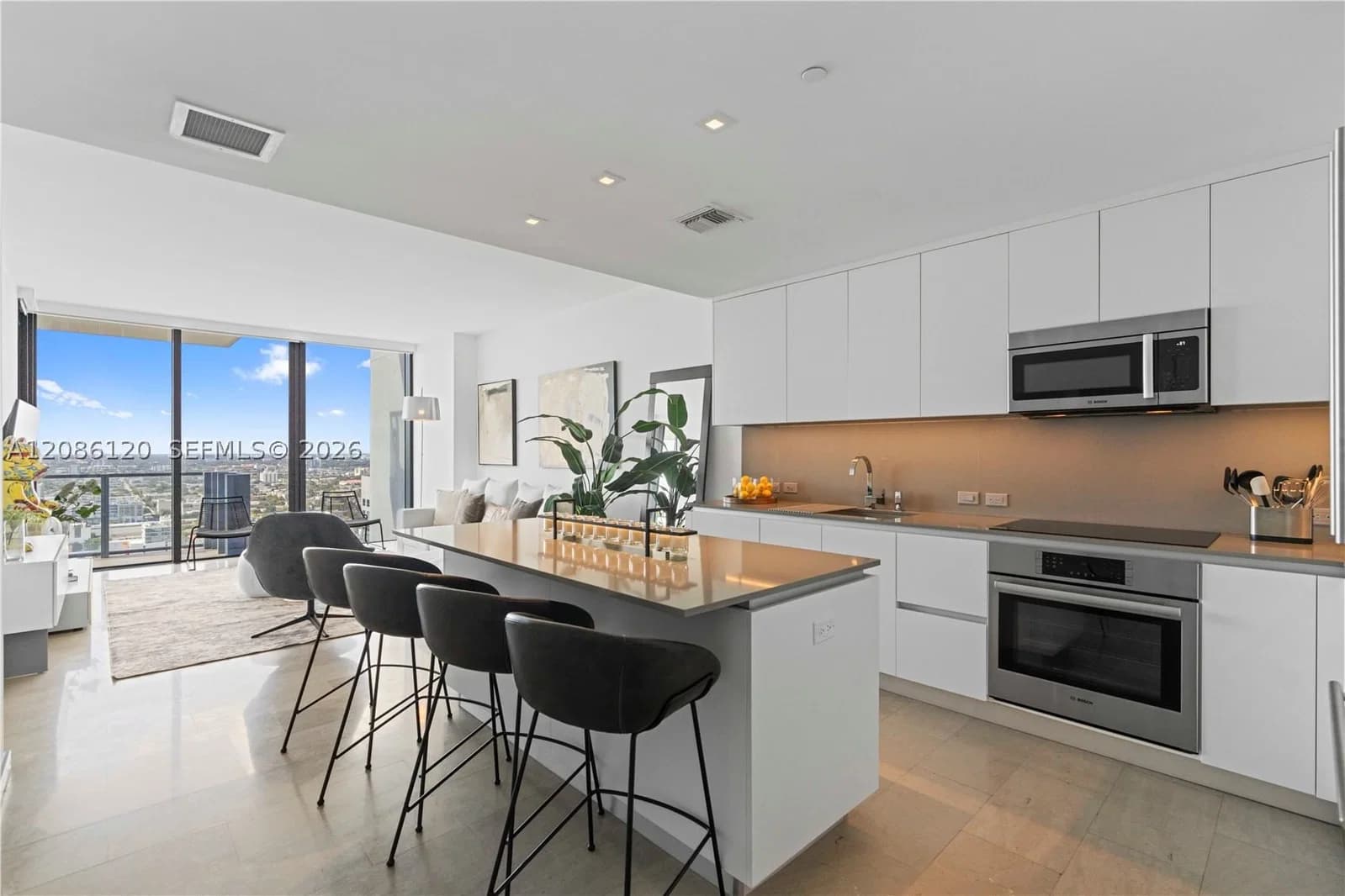 1+1 Condo — 88 7th St #2906, Miami, FL 33130
