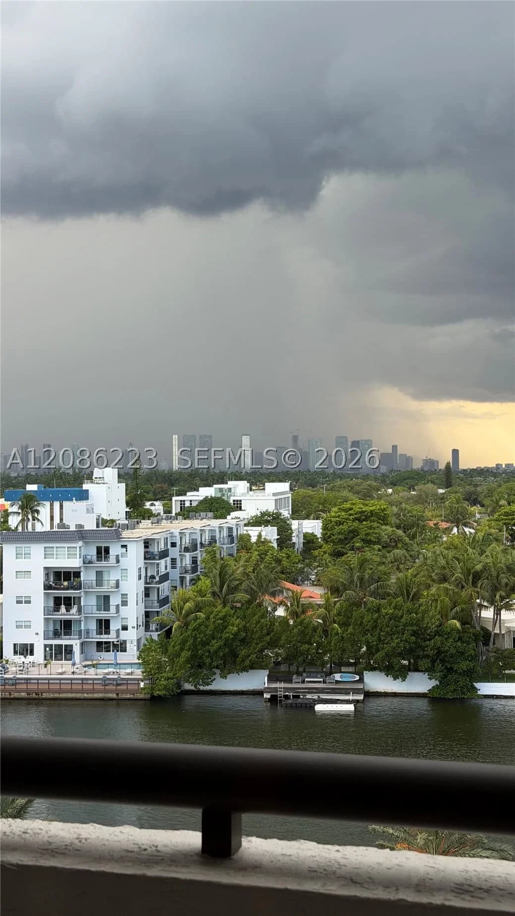 1-bedroom Condo — 2555 Collins Ave #910, Miami Beach, FL 33140