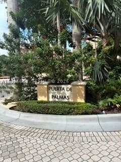 3-bedroom Condo — 888 Douglas Rd #1009, Coral Gables, FL 33134