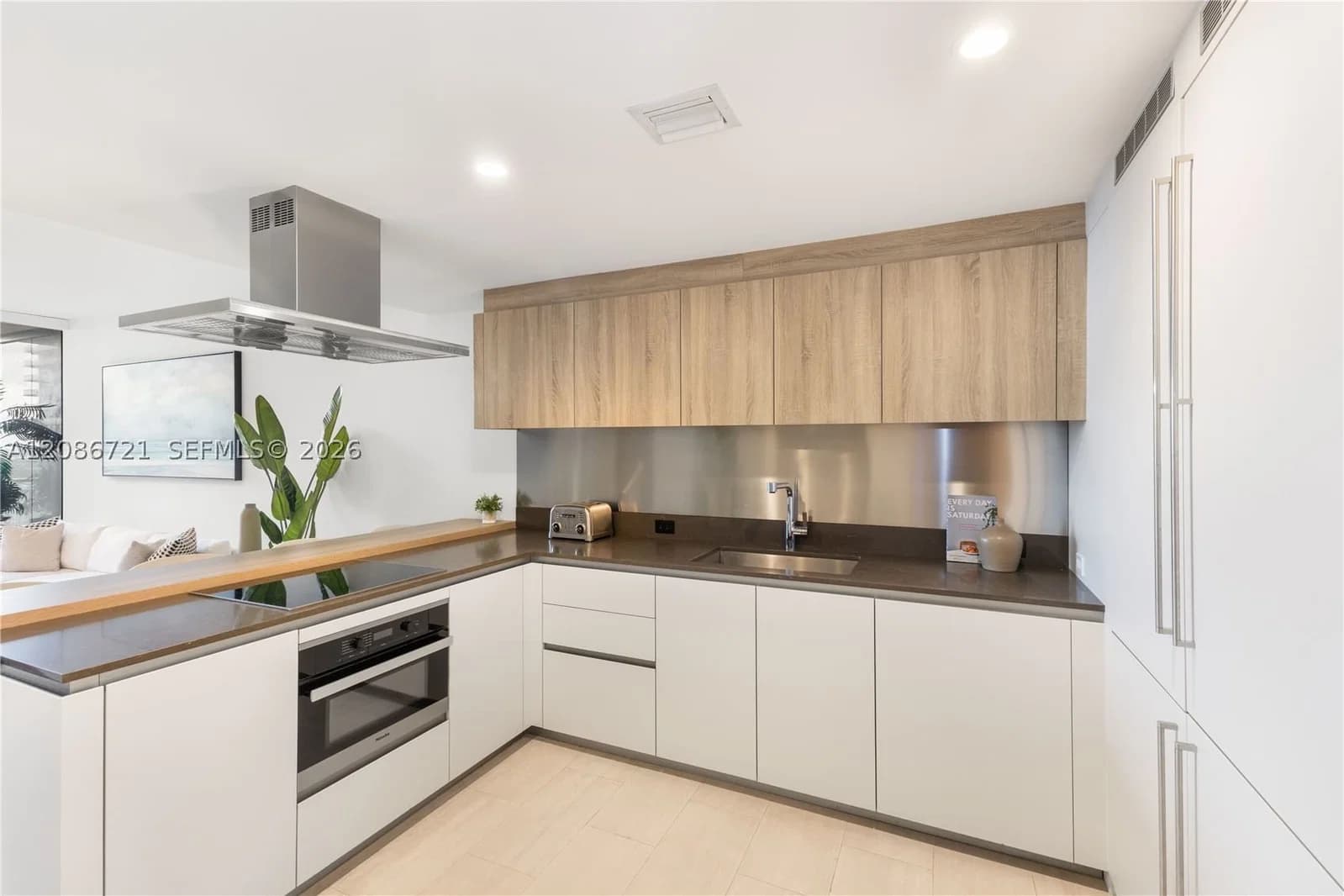 BRICKELL FLATIRON CONDO — ilan fotoğrafı