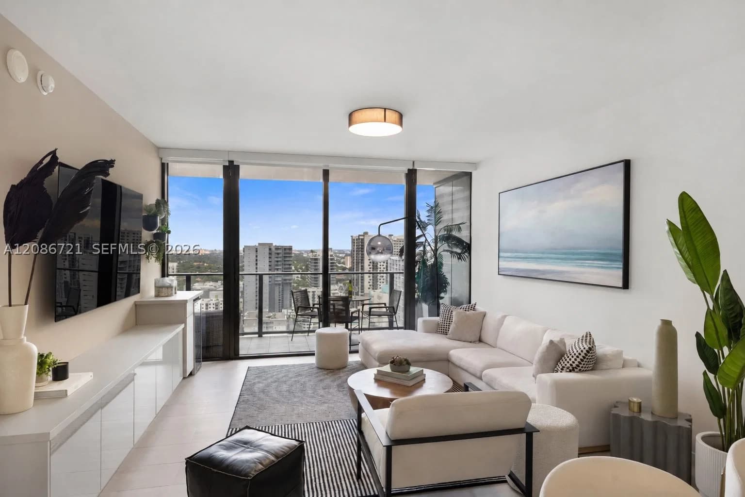 BRICKELL FLATIRON CONDO — ilan fotoğrafı