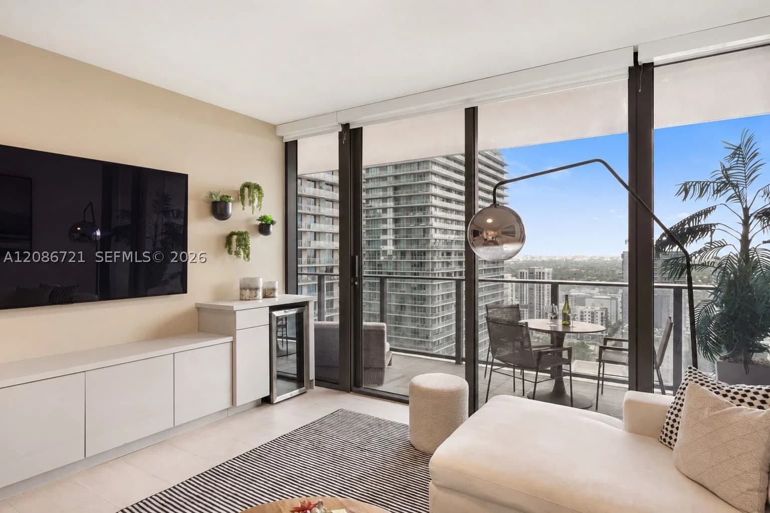 BRICKELL FLATIRON CONDO — ilan fotoğrafı