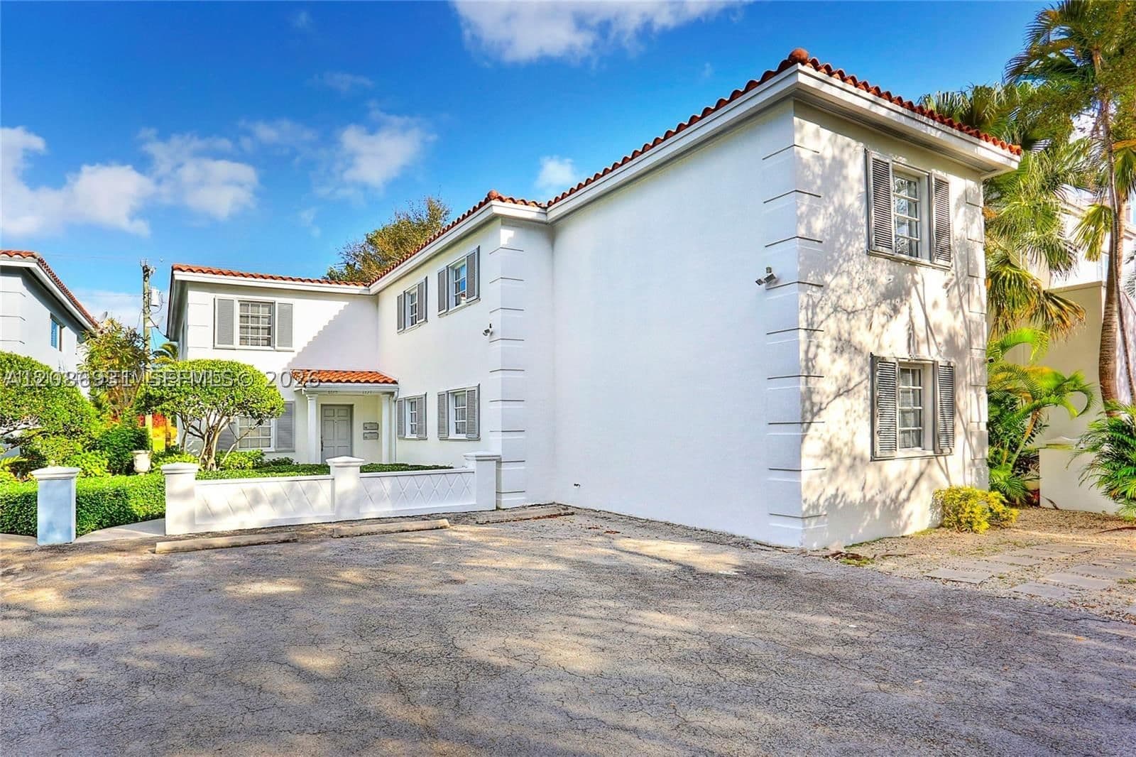 3-bedroom Property — 1175 Campo Sano Ave #1175, Coral Gables, FL 33146
