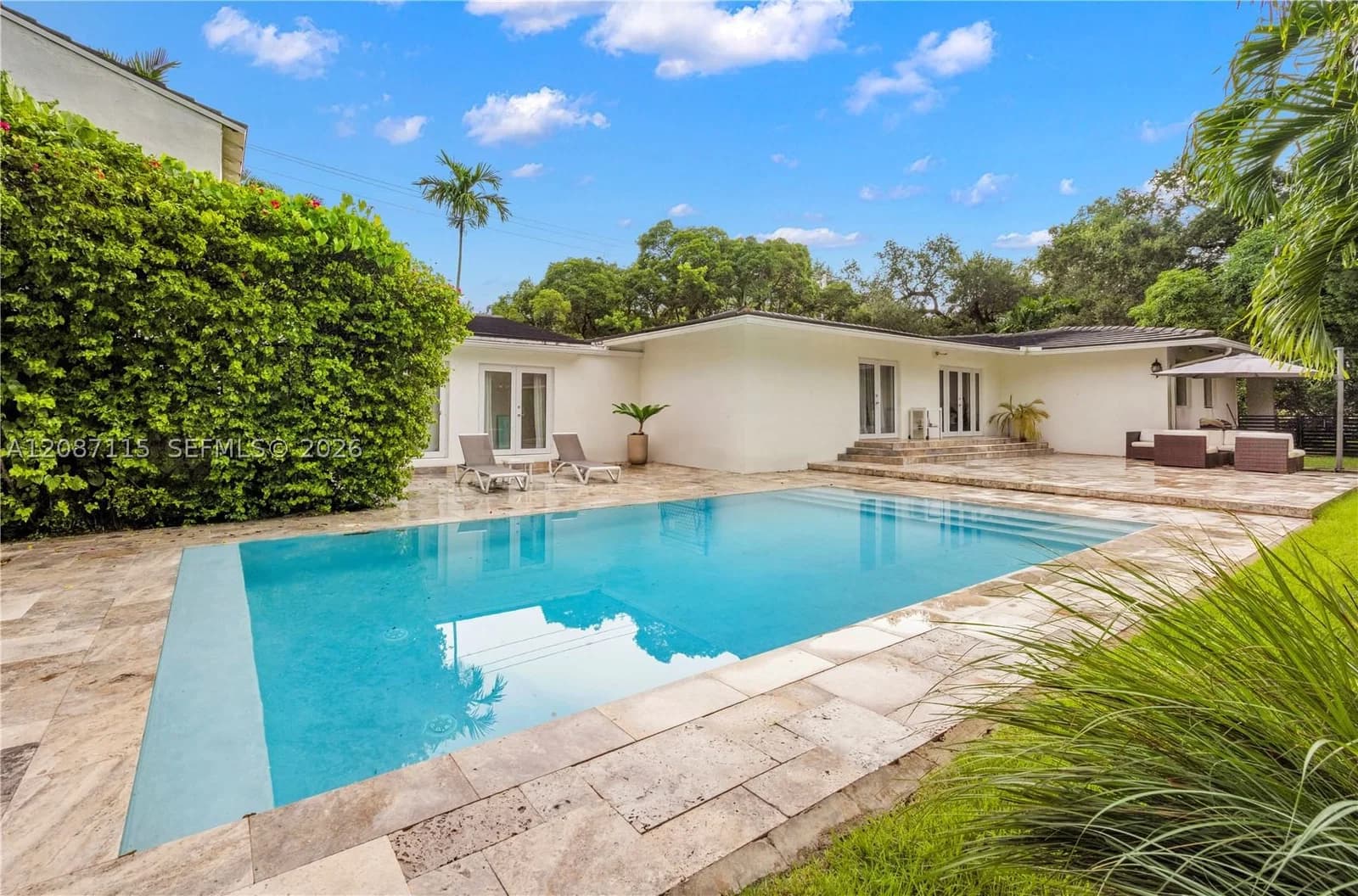 6+1 Müstakil ev — 1101 Coral Way, Coral Gables, FL 33134