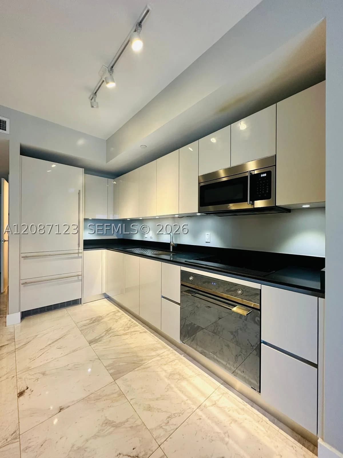 1+1 Condo — 1010 Brickell Ave #4208, Miami, FL 33131