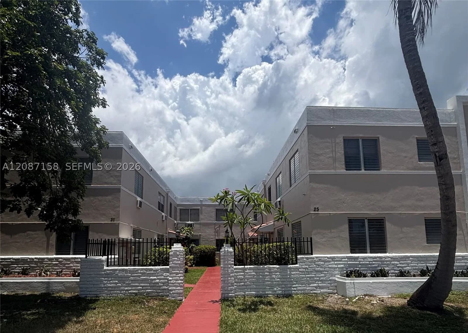 1-bedroom Property — 25 Navarre Ave #3, Coral Gables, FL 33134