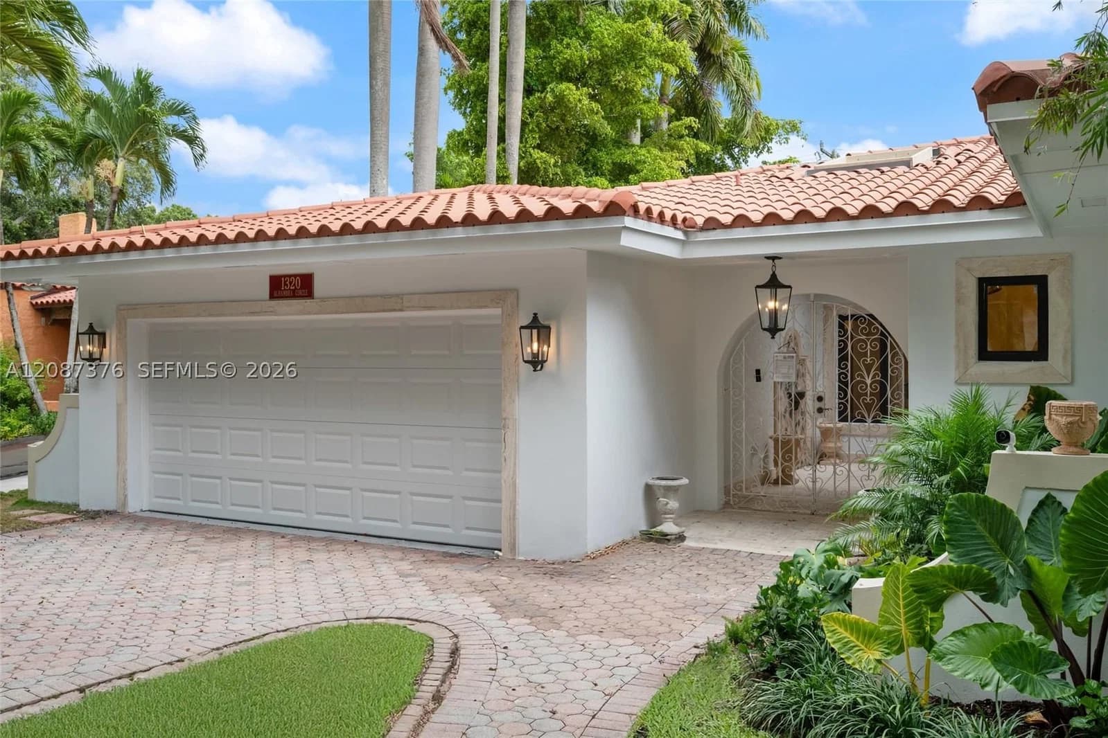 4-bedroom Single-Family Home — 1320 Alhambra Cir, Coral Gables, FL 33134