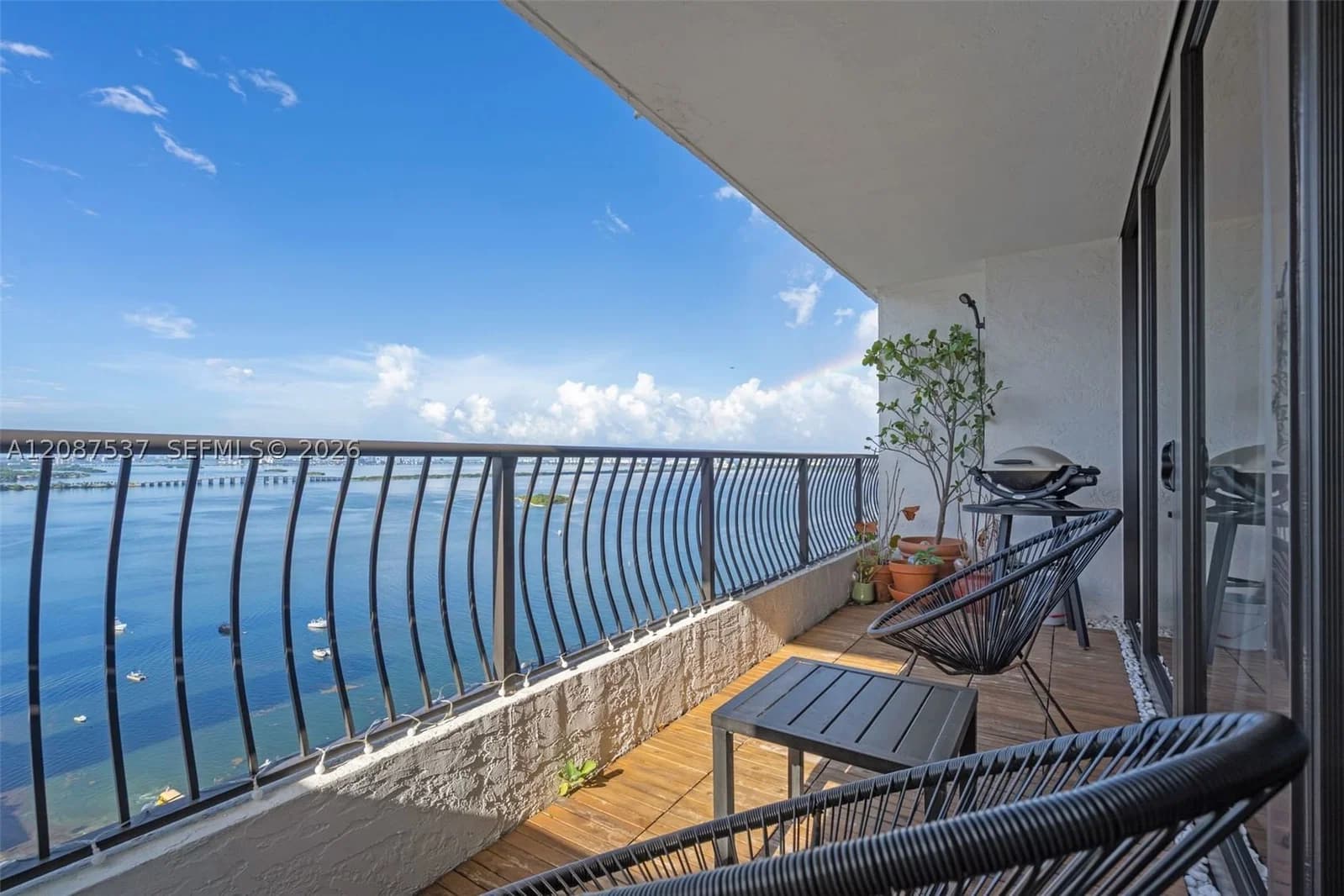 1-bedroom Condo — 555 15th St #PH-D, Miami, FL 33132