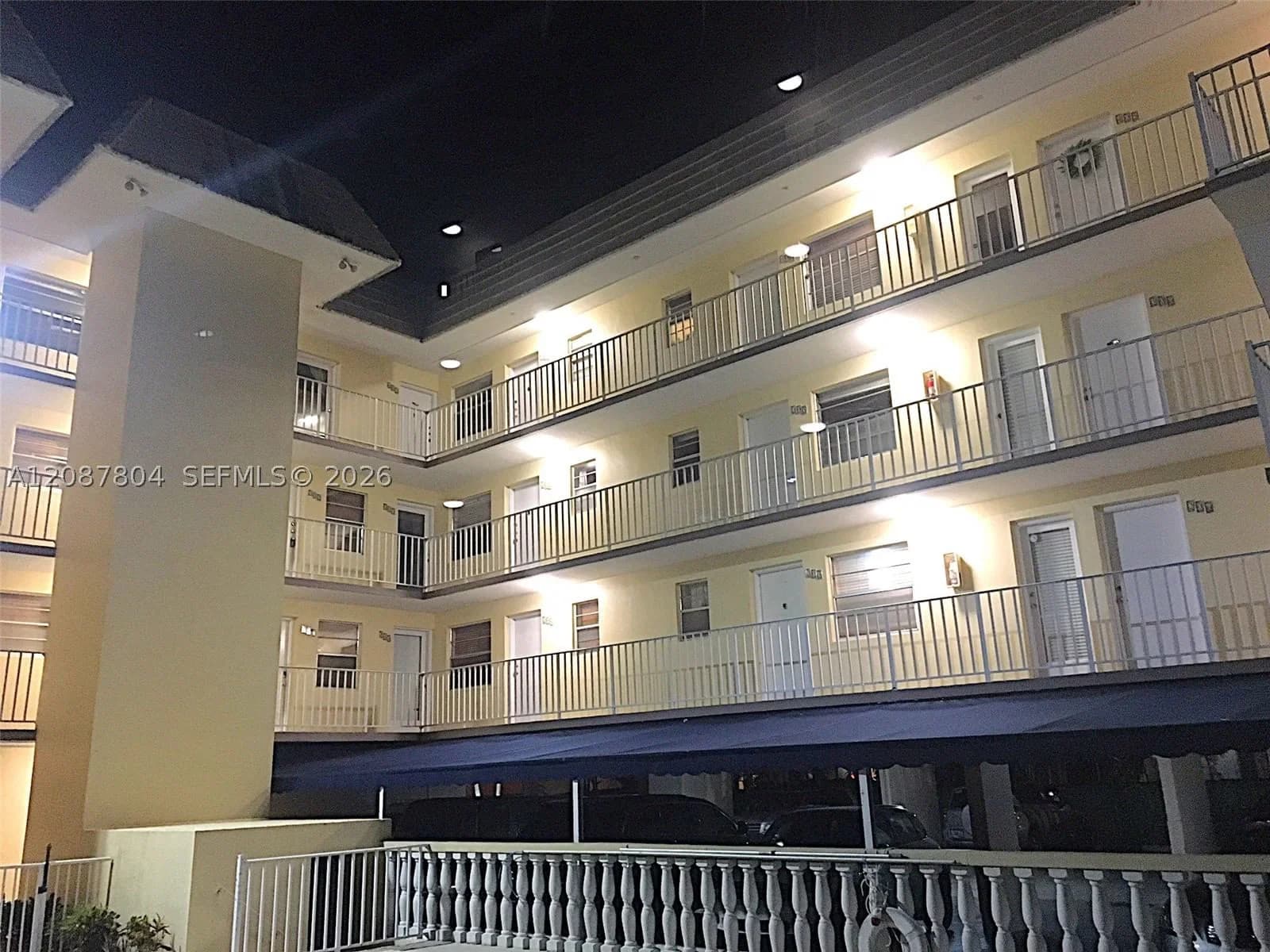 1-bedroom Condo — 427 Santander Ave #202, Coral Gables, FL 33134