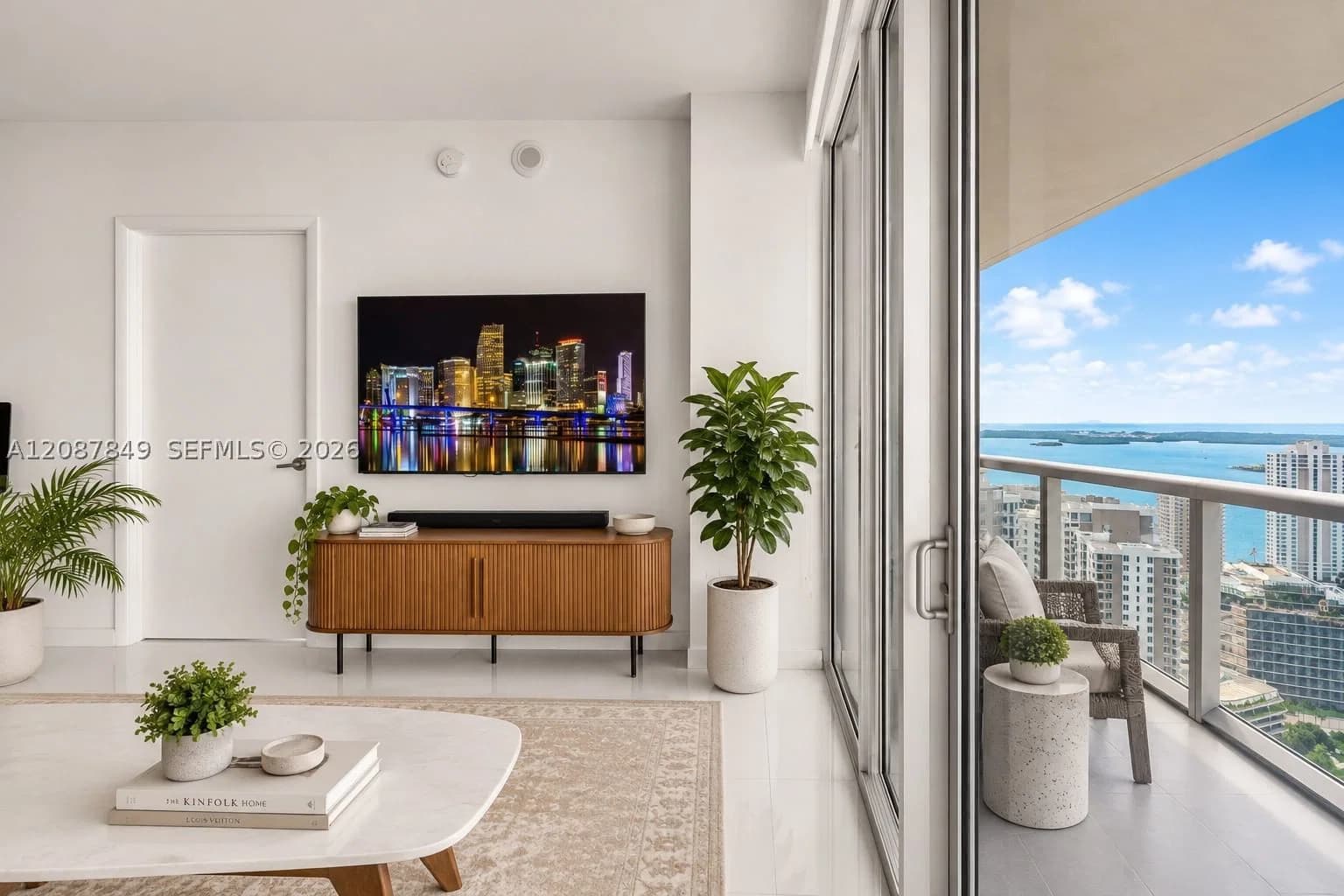 2-bedroom Condo — 475 Brickell Ave #3609, Miami, FL 33131