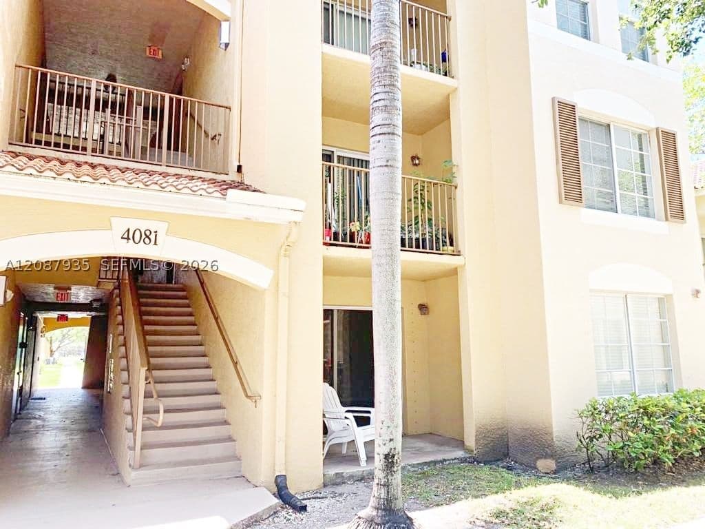 2+1 Condo — 4081 San Marino Blvd ##206, West Palm Beach, FL 33409