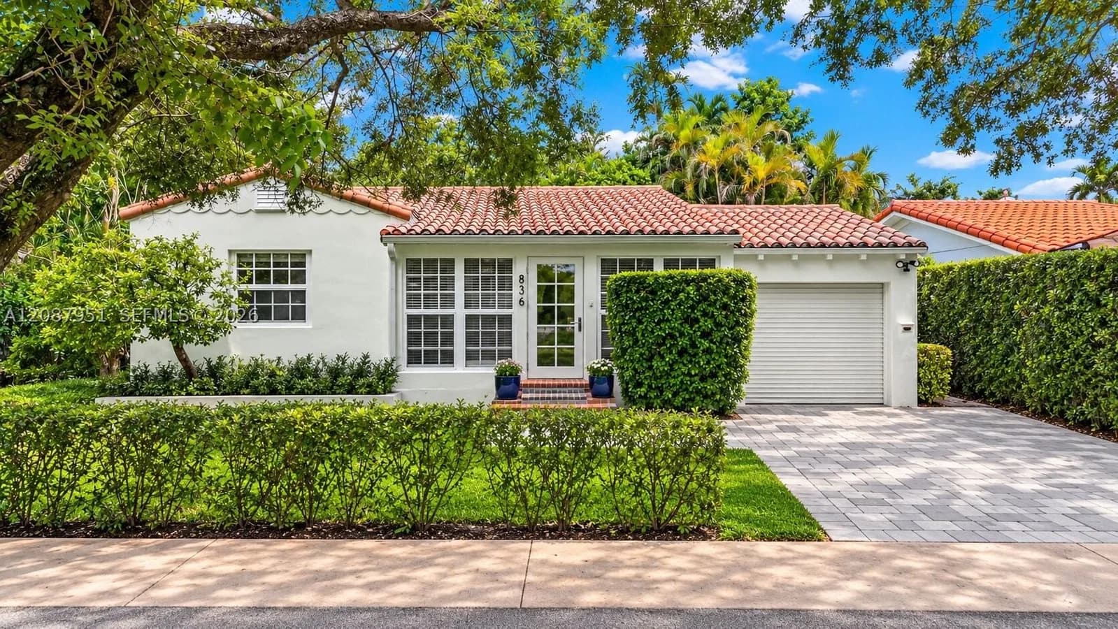 3+1 Müstakil ev — 836 Alberca St, Coral Gables, FL 33134