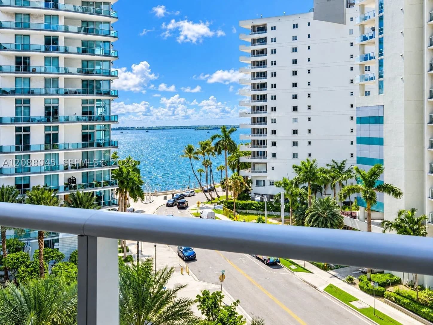 1-bedroom Condo — 1300 Brickell Bay Dr #704, Miami, FL 33131
