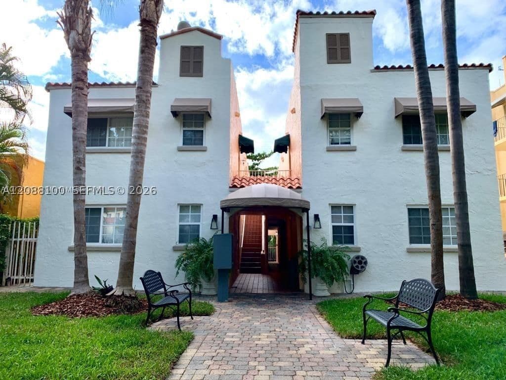 1-bedroom Apartment — 1218 Salzedo St #6, Coral Gables, FL 33134