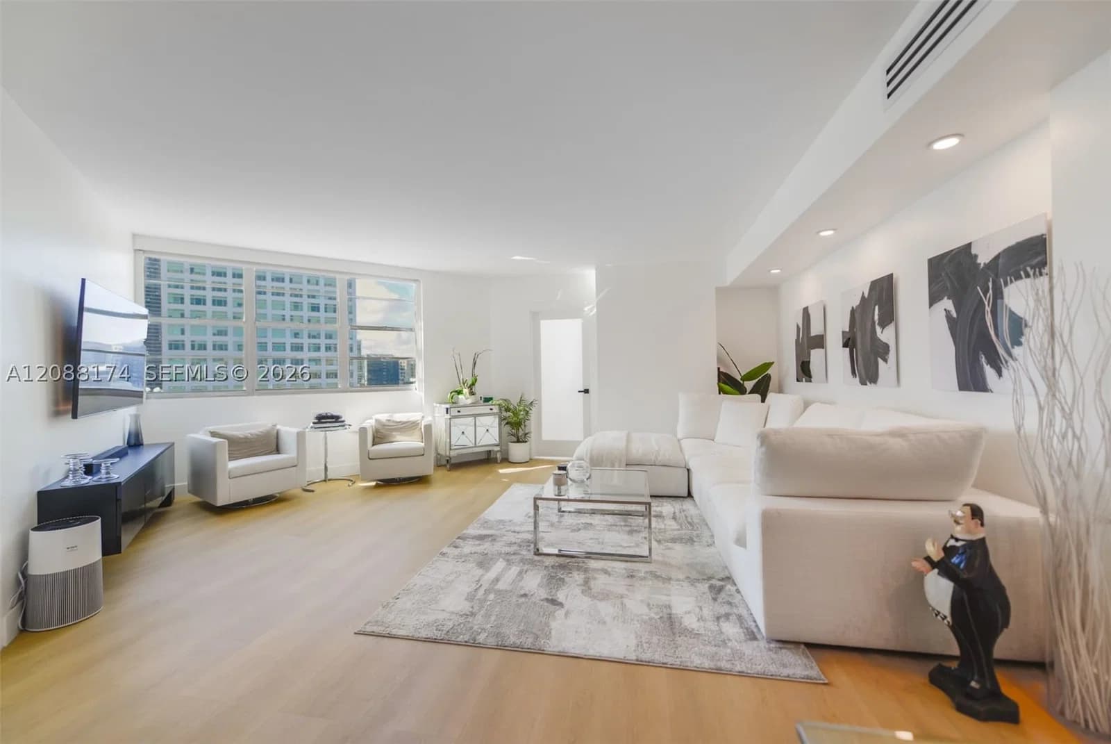 2-bedroom Condo — 801 Brickell Bay Dr #1962, Miami, FL 33131