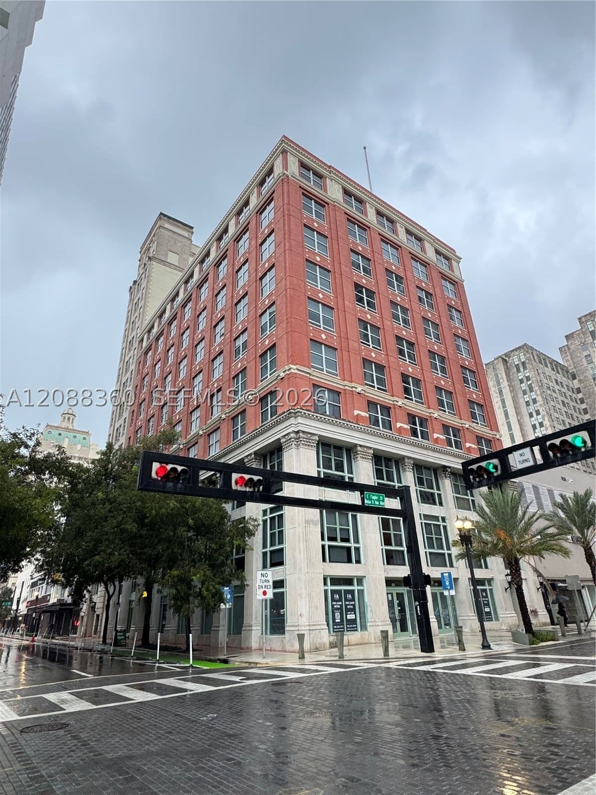 2+1 Condo — 111 Flagler St #304, Miami, FL 33131
