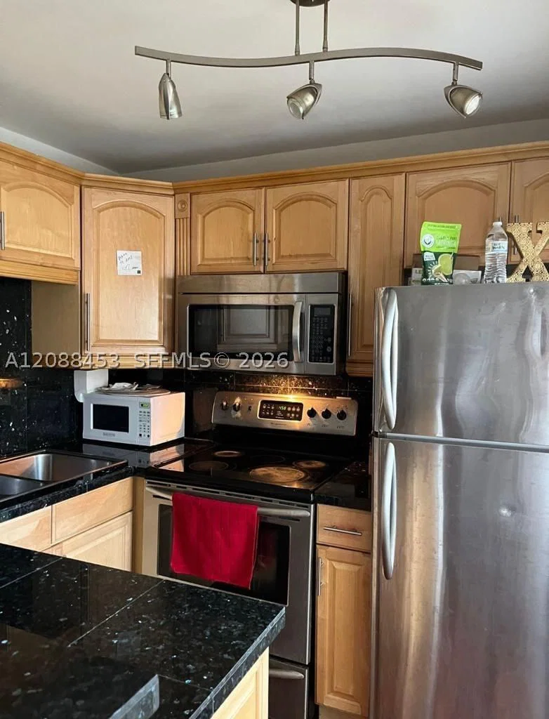 1-bedroom Apartment — 3239 Trade Ave #2, Miami, FL 33133