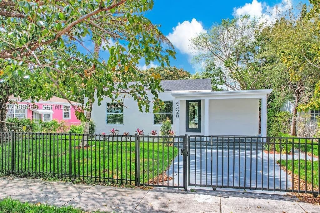 3+1 Müstakil ev — 4520 3rd Ave #A, Miami, FL 33127