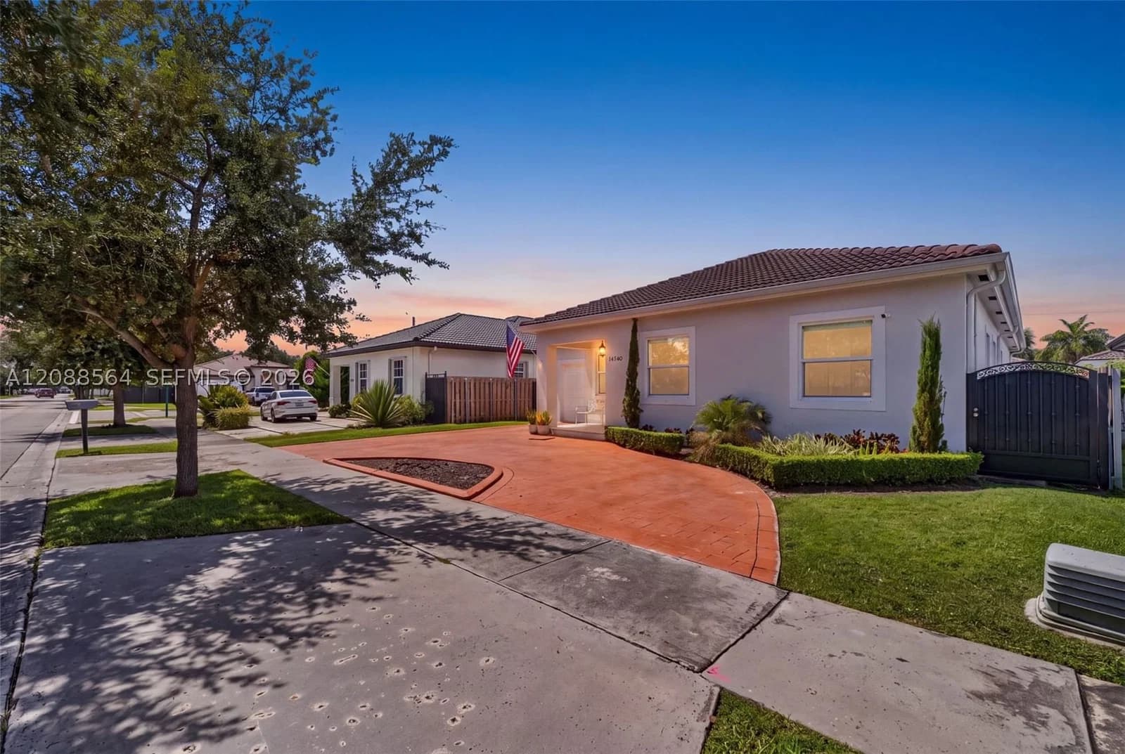 4+1 Müstakil ev — 14940 89th Ave, Miami Lakes, FL 33018