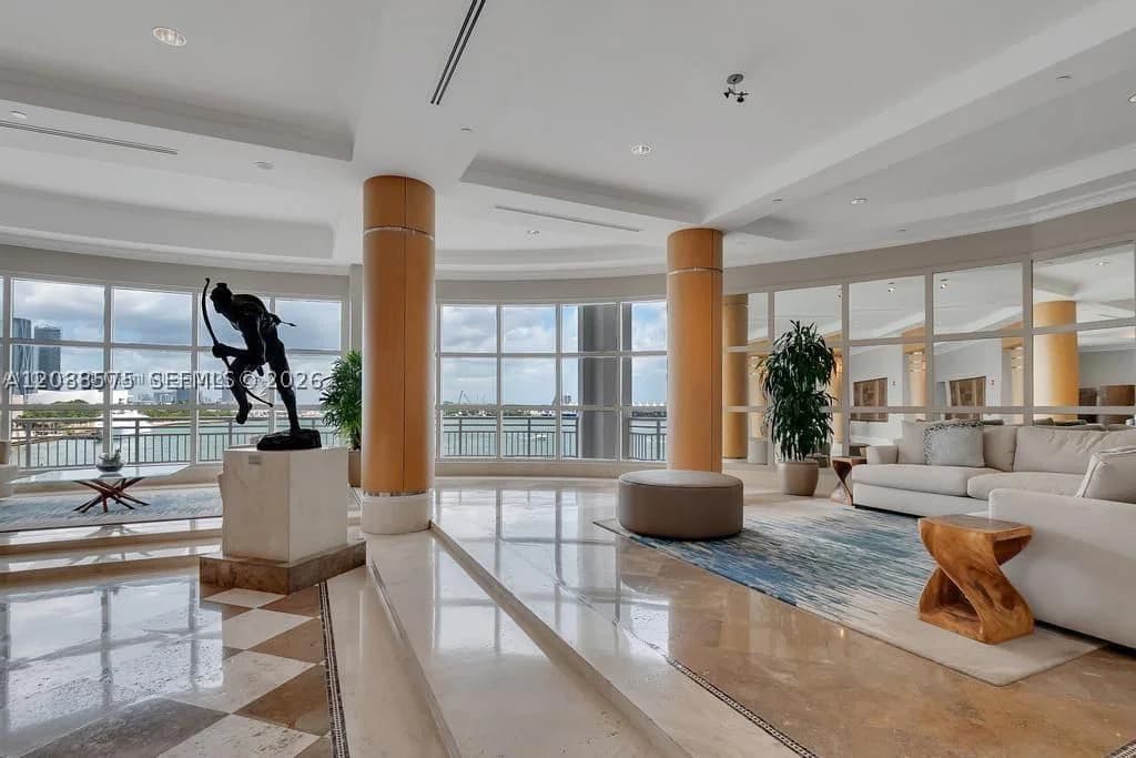 2-bedroom Condo — 848 Brickell Key Dr #1104, Miami, FL 33131
