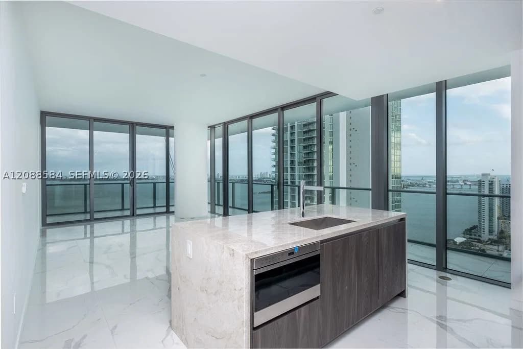 Gran Paraiso Condo, Edgewater
