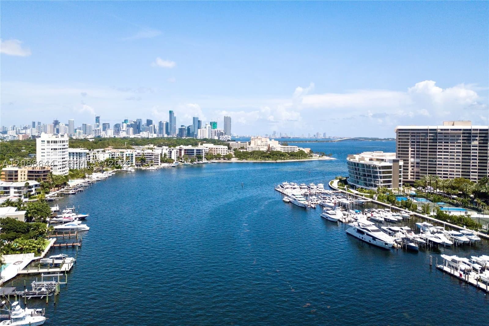 2+1 Condo — 3 Grove Isle Dr #CPH08, Miami, FL 33133