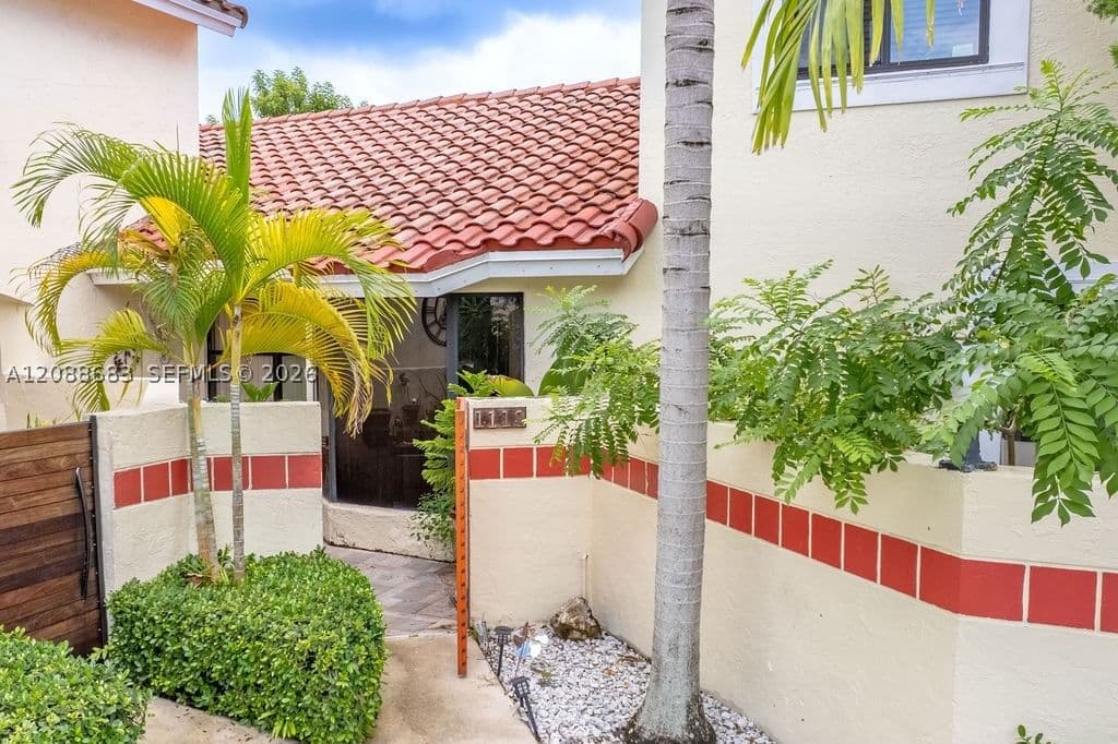 3-bedroom Townhouse — 1111 San Remo Cir, Homestead, FL 33035