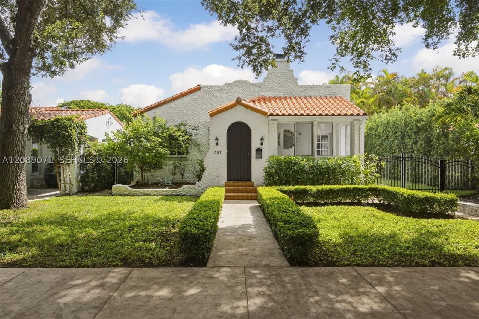 4+1 Müstakil ev — 1507 Columbus Blvd, Coral Gables, FL 33134