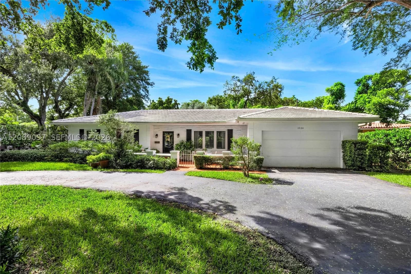 4+1 Müstakil ev — 1530 Garcia Ave, Coral Gables, FL 33146