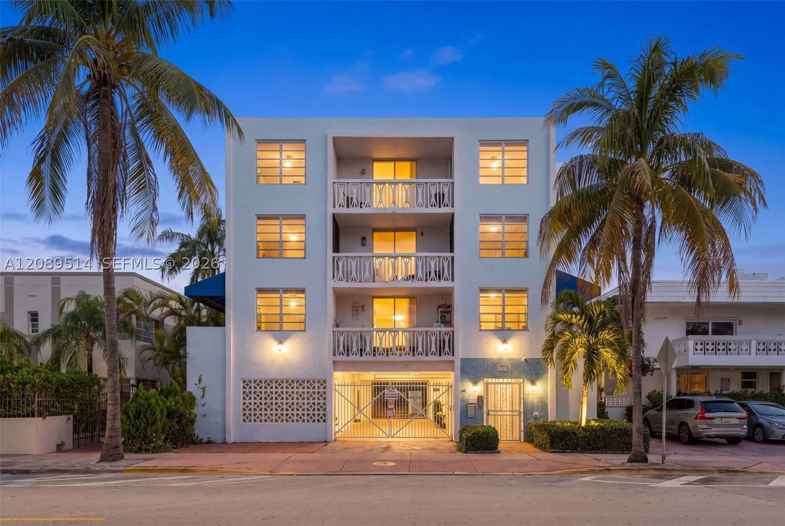 2-bedroom Condo — 335 Collins Ave #407, Miami Beach, FL 33139