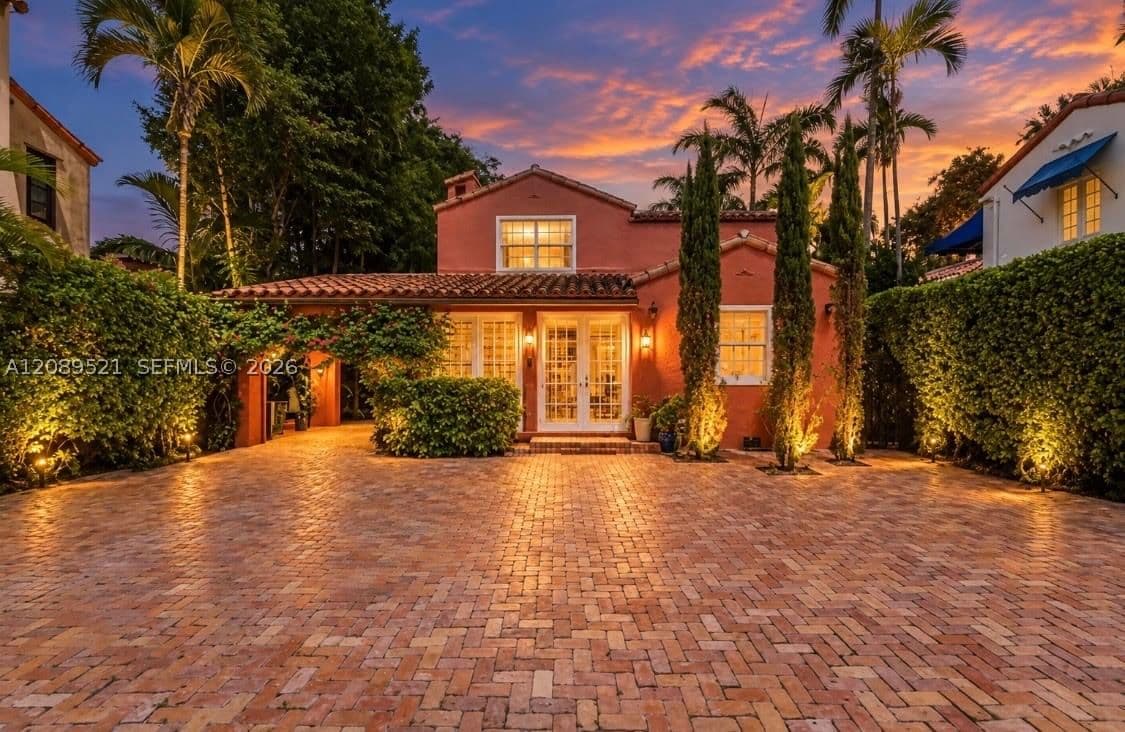 4+1 Müstakil ev — 629 Altara Ave, Coral Gables, FL 33146