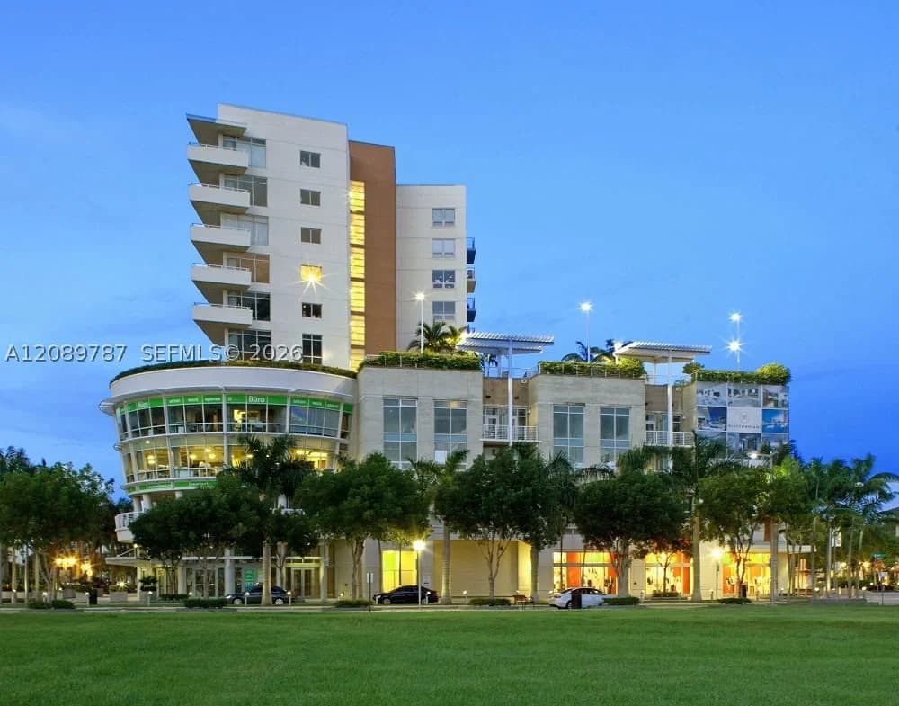 Midblock Miami Condo, Edgewater