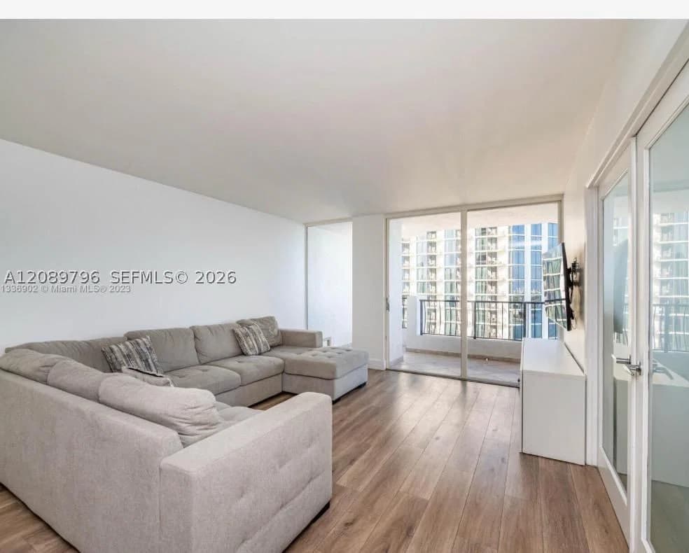 VENETIA CONDO — ilan fotoğrafı