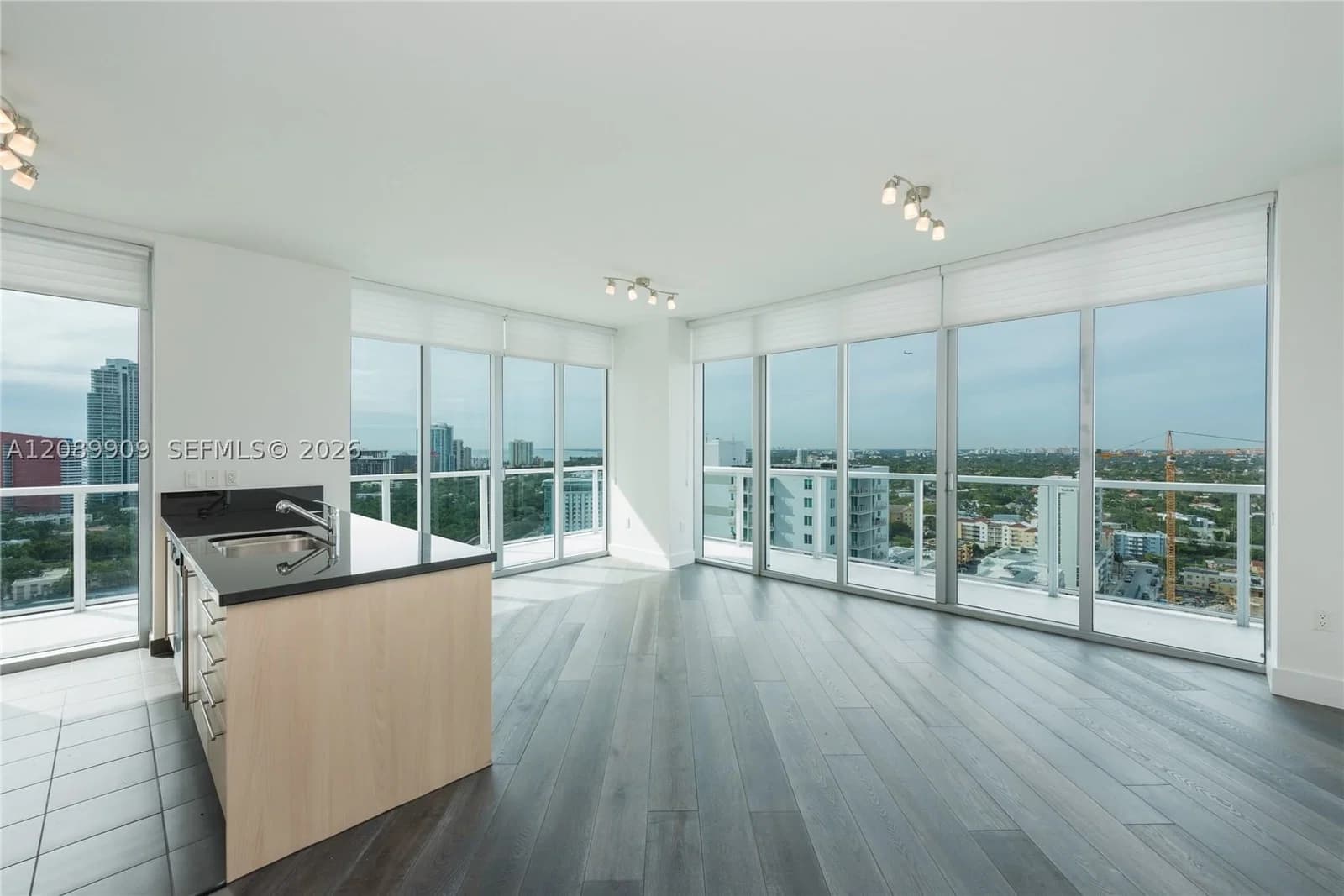 2-bedroom Condo — 79 12th St #2501-S, Miami, FL 33130
